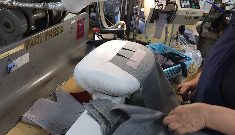 独自の技術くせ取りが可能にした抜群のフィット感