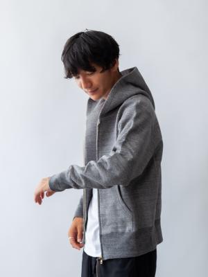 モデル 175cm 62kg サイズ M