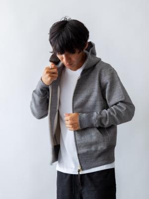 モデル 175cm 62kg サイズ M