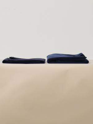 厚み比較。左:ドレスTシャツ