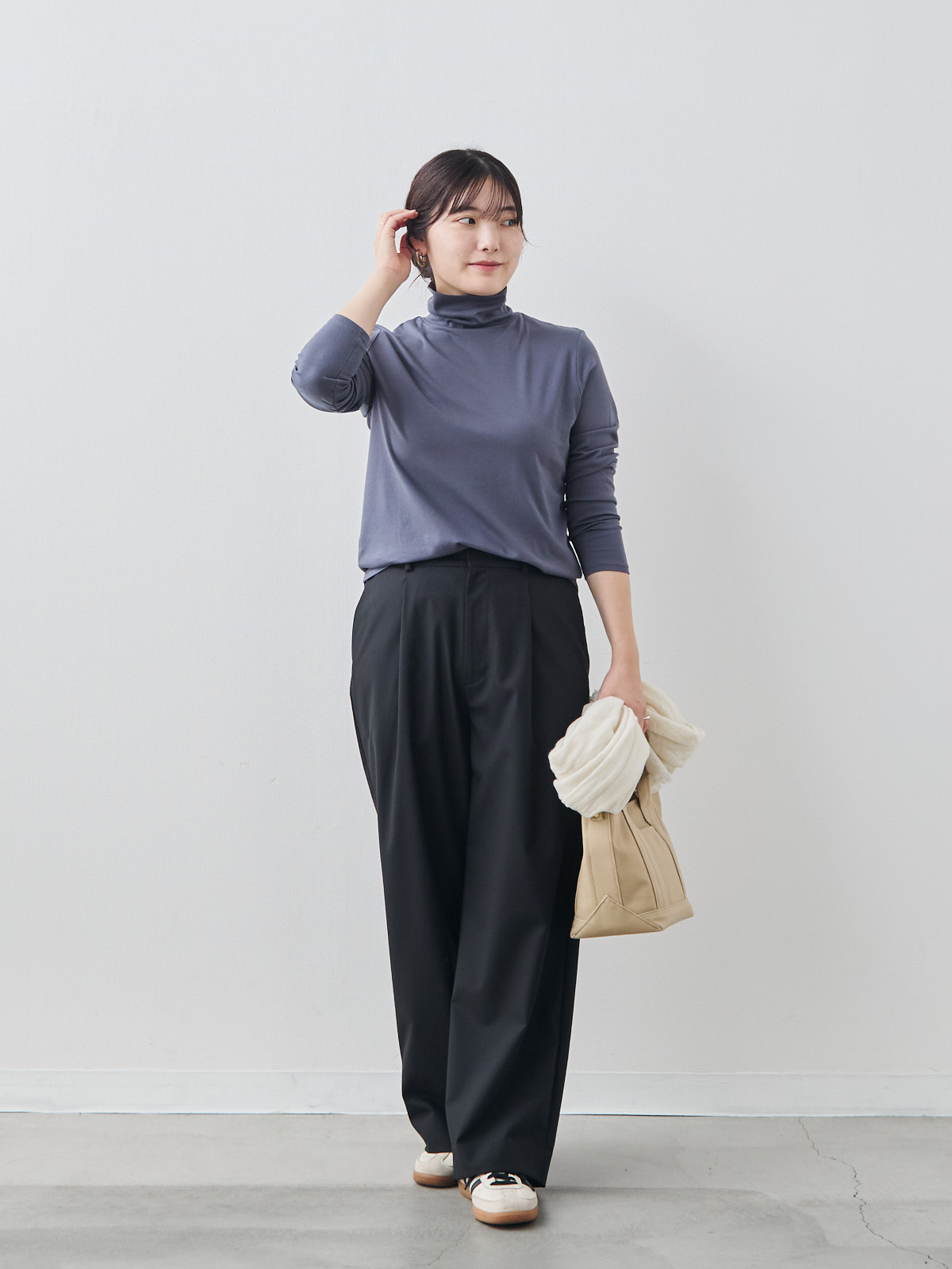 ※別カラー(グレー)着用