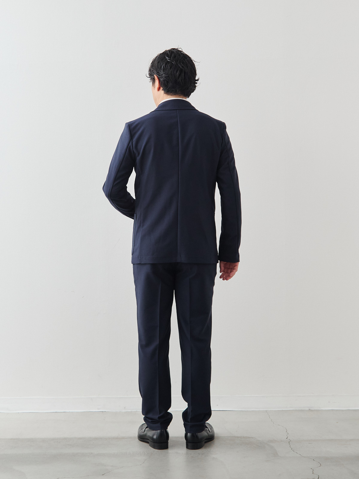 ※別カラー(ネイビー)着用