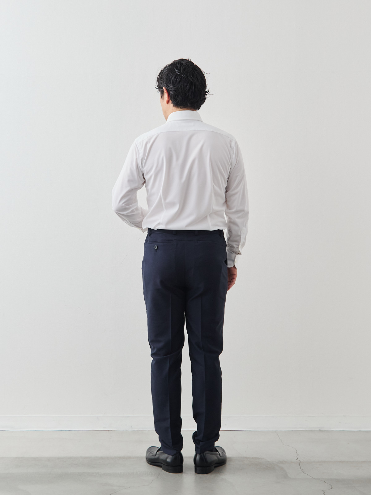 ※別カラー(ネイビー)着用