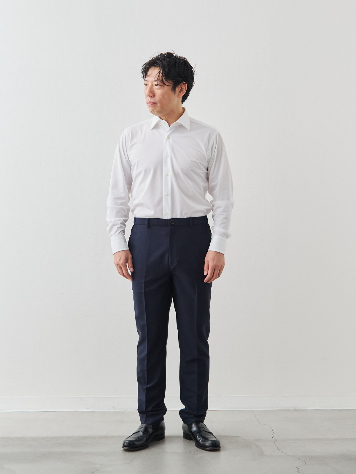 ※別カラー(ネイビー)着用