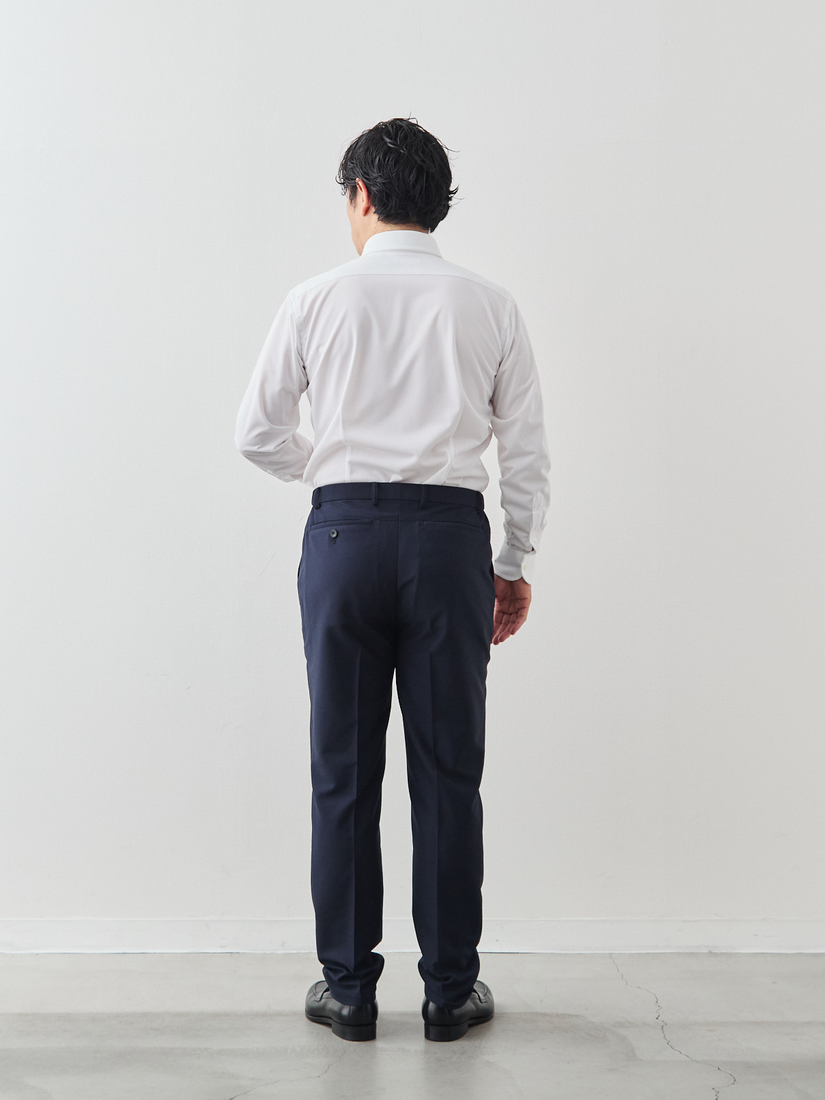 ※別カラー(ネイビー)着用