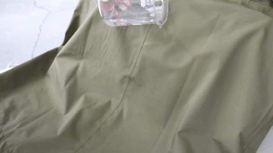新品未使用に近い雨や花粉を寄せつけない3層タフタ素材リバーシブルコート 買ってよかったの声多数!】防水&花粉もブロック!晴雨兼用で着られる