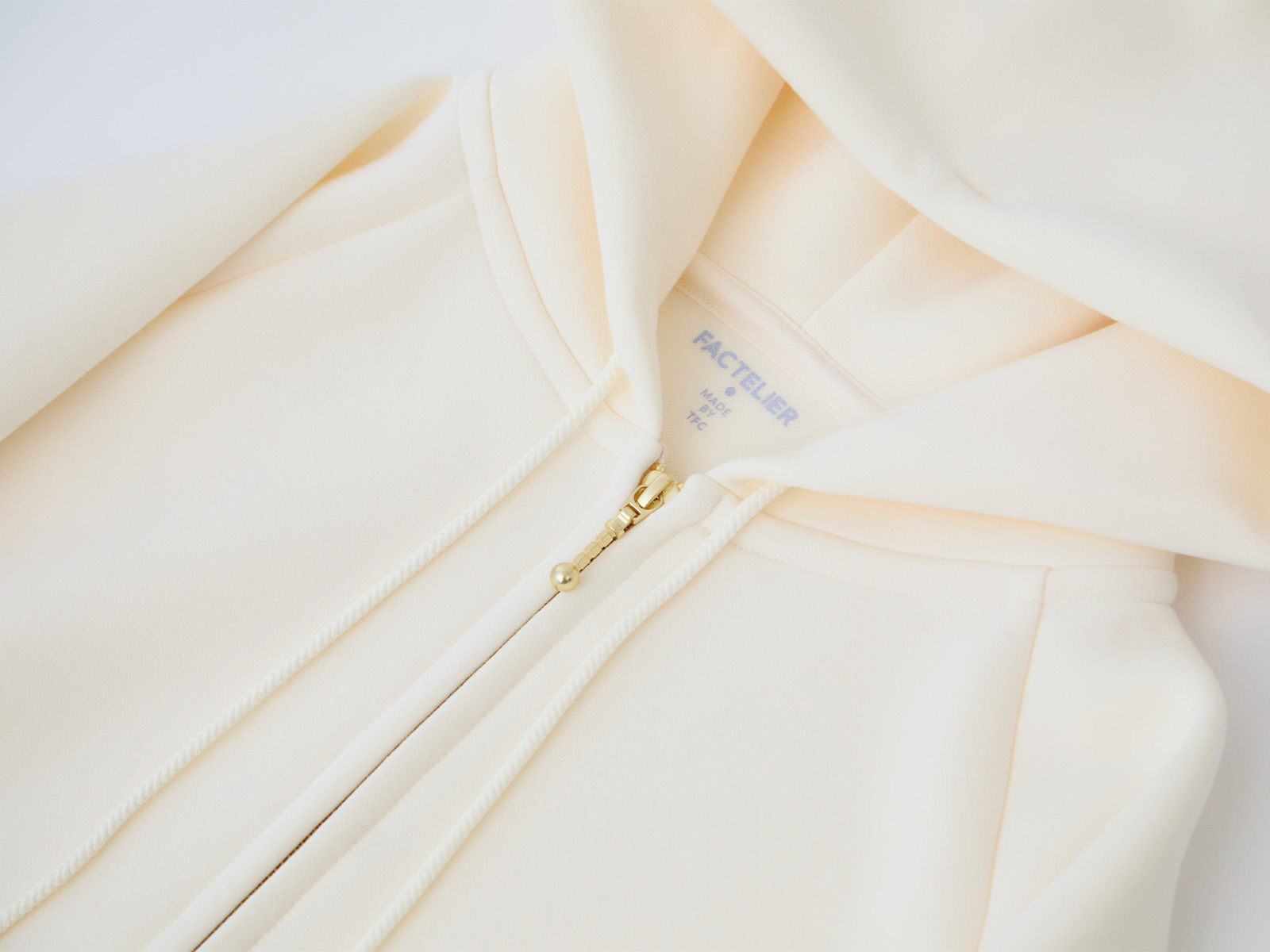 NEW】大人のお洒落パーカーに新色が仲間入り! | Factelier (ファクトリエ)