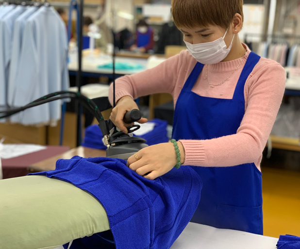 編み機だけじゃない。工場を支えるのは企画・編立・縫製など社内ですべて完結できる職人の技術力