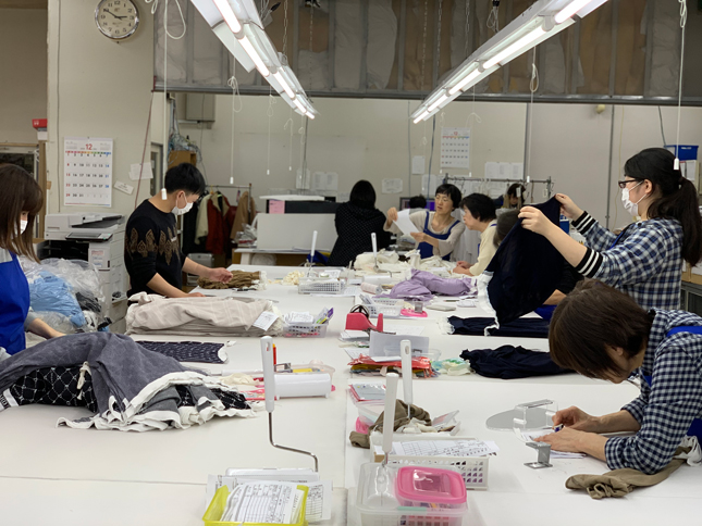 異なる担当が垣根を超えて議論し合うスタイル。だからこそ思いの統一ができ品質が向上する