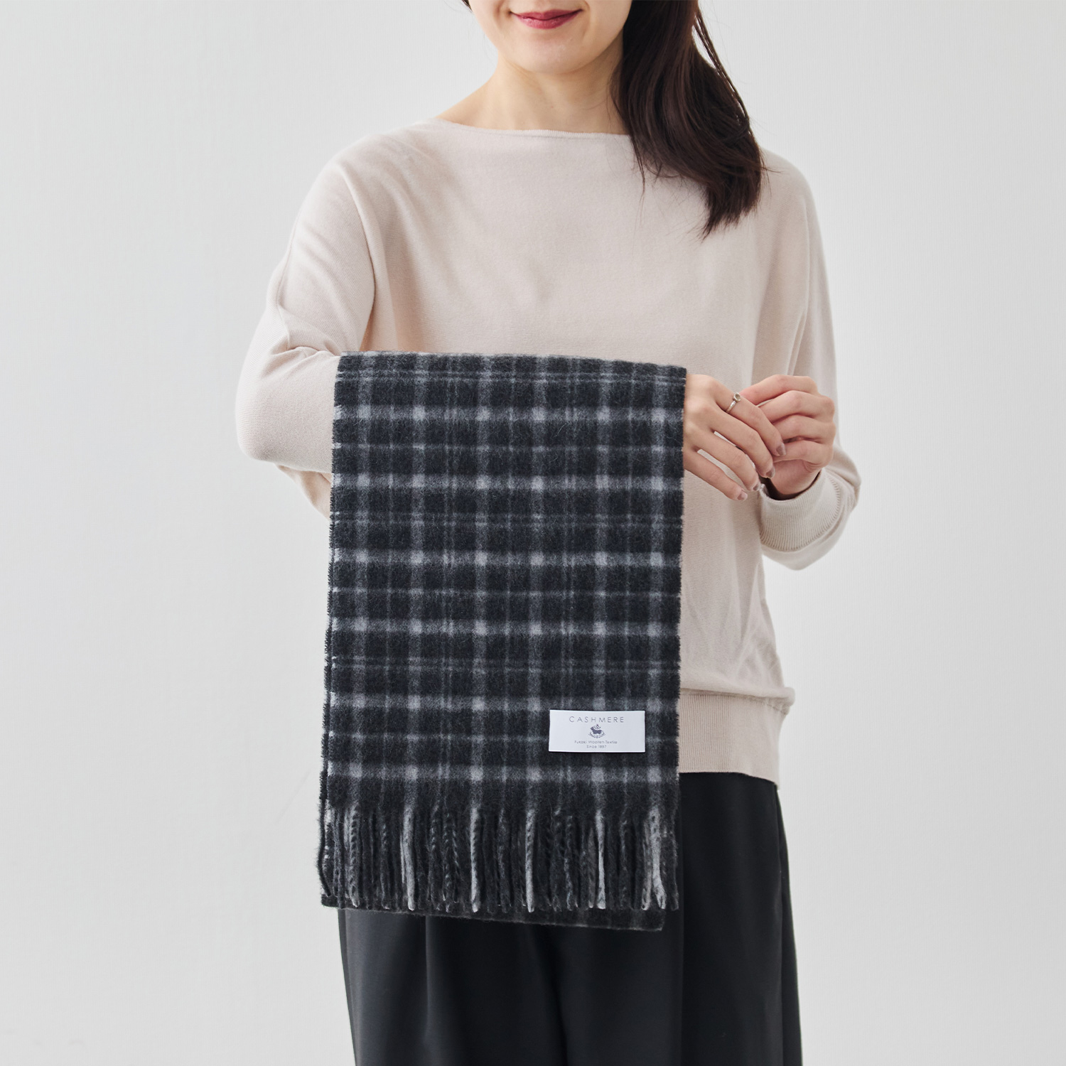 カシミヤ100%・Airyチェックマフラー/トーナルグレー | Factelier