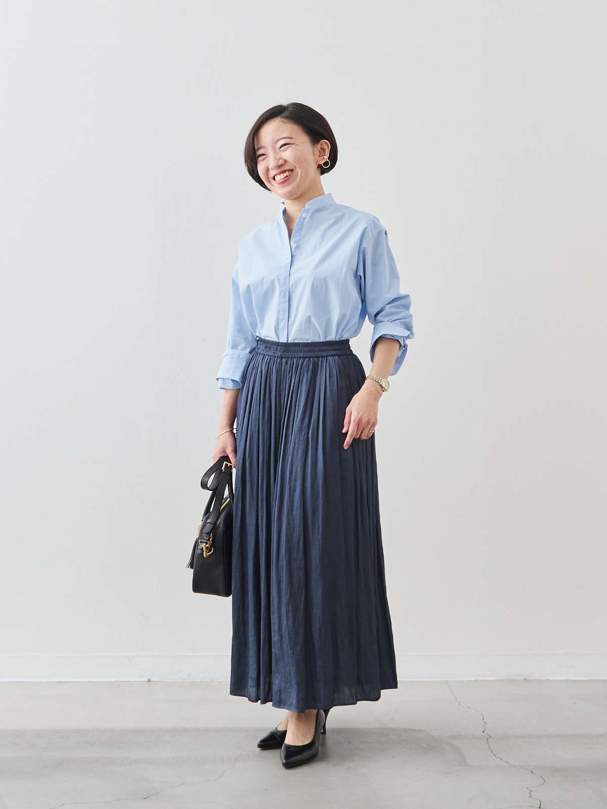 ヴィンテージサテンのフレアパンツ/ミッドナイトブルー モデル 150cm サイズ フリー