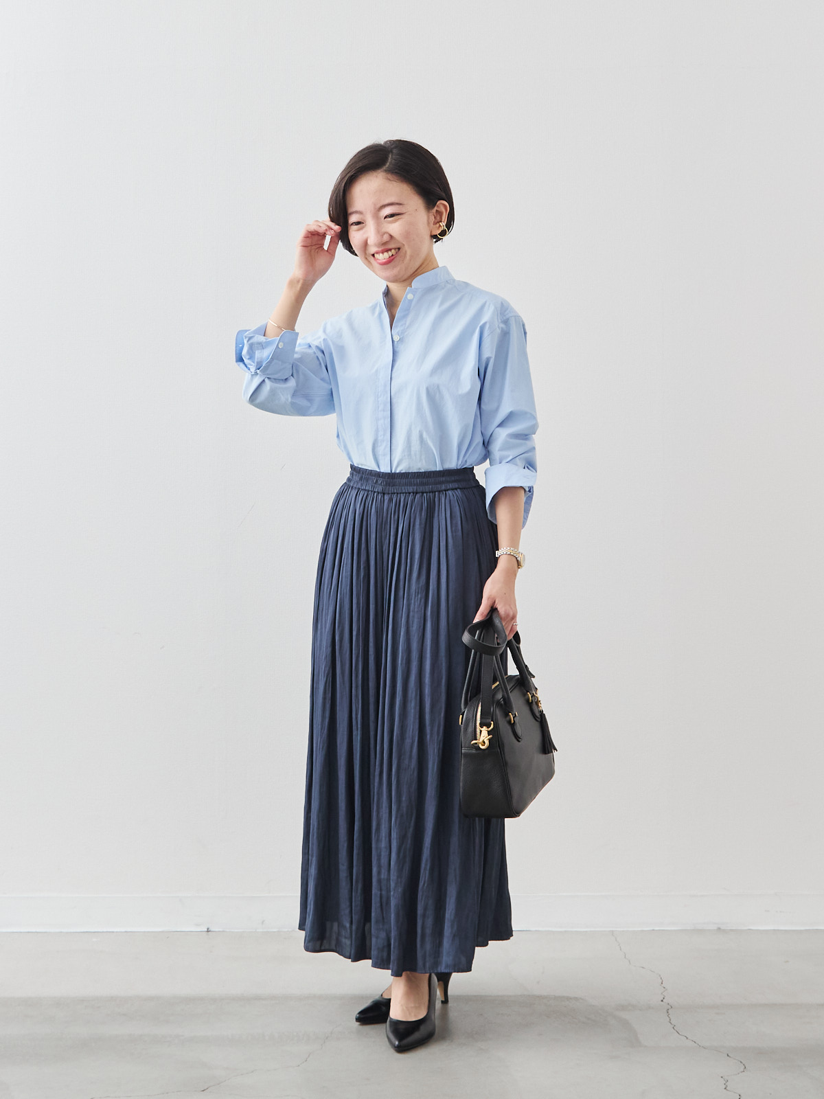 ヴィンテージサテンのフレアパンツ/ミッドナイトブルー モデル 150cm サイズ フリー