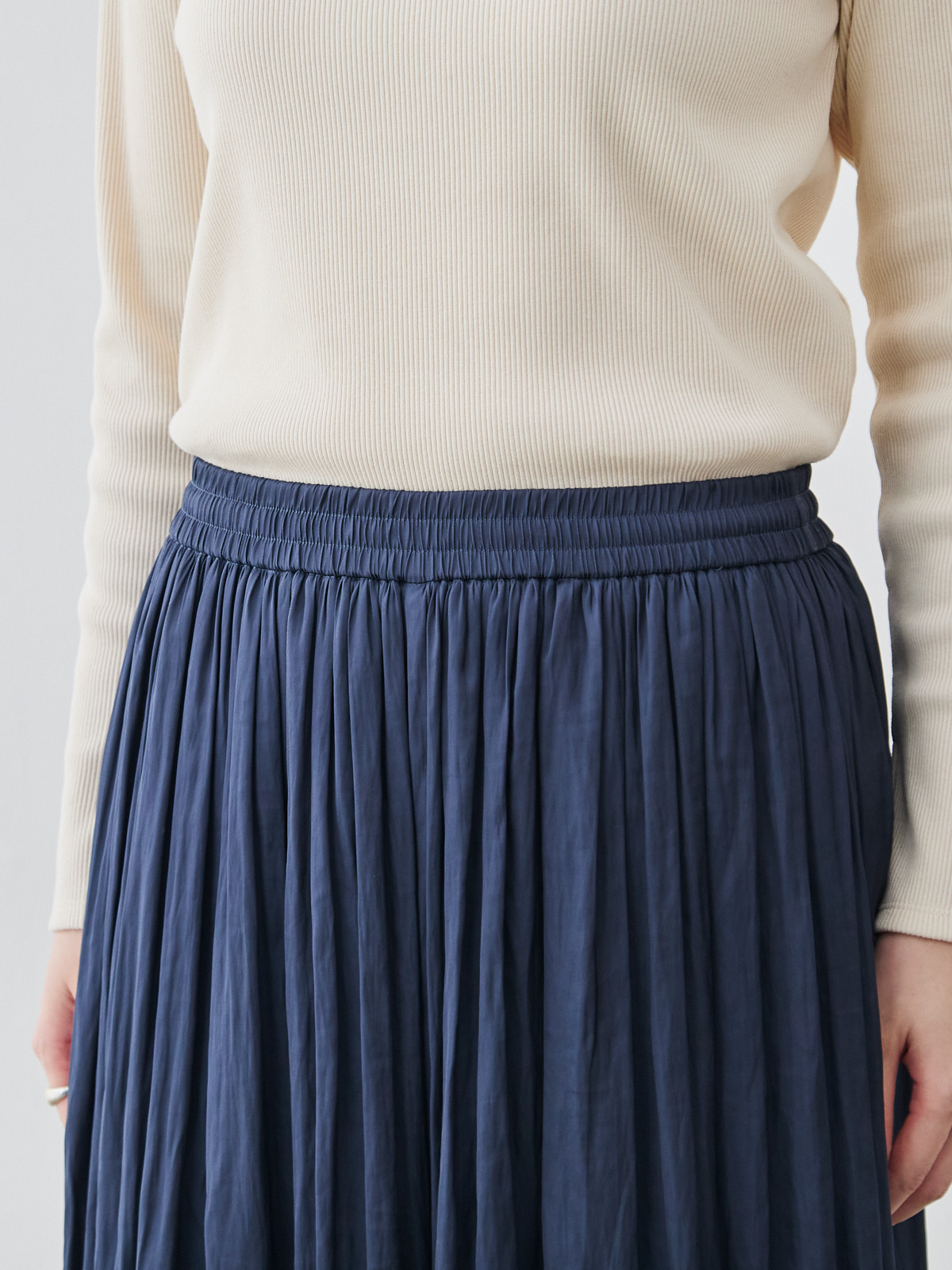 ヴィンテージサテンのフレアパンツ/ミッドナイトブルー