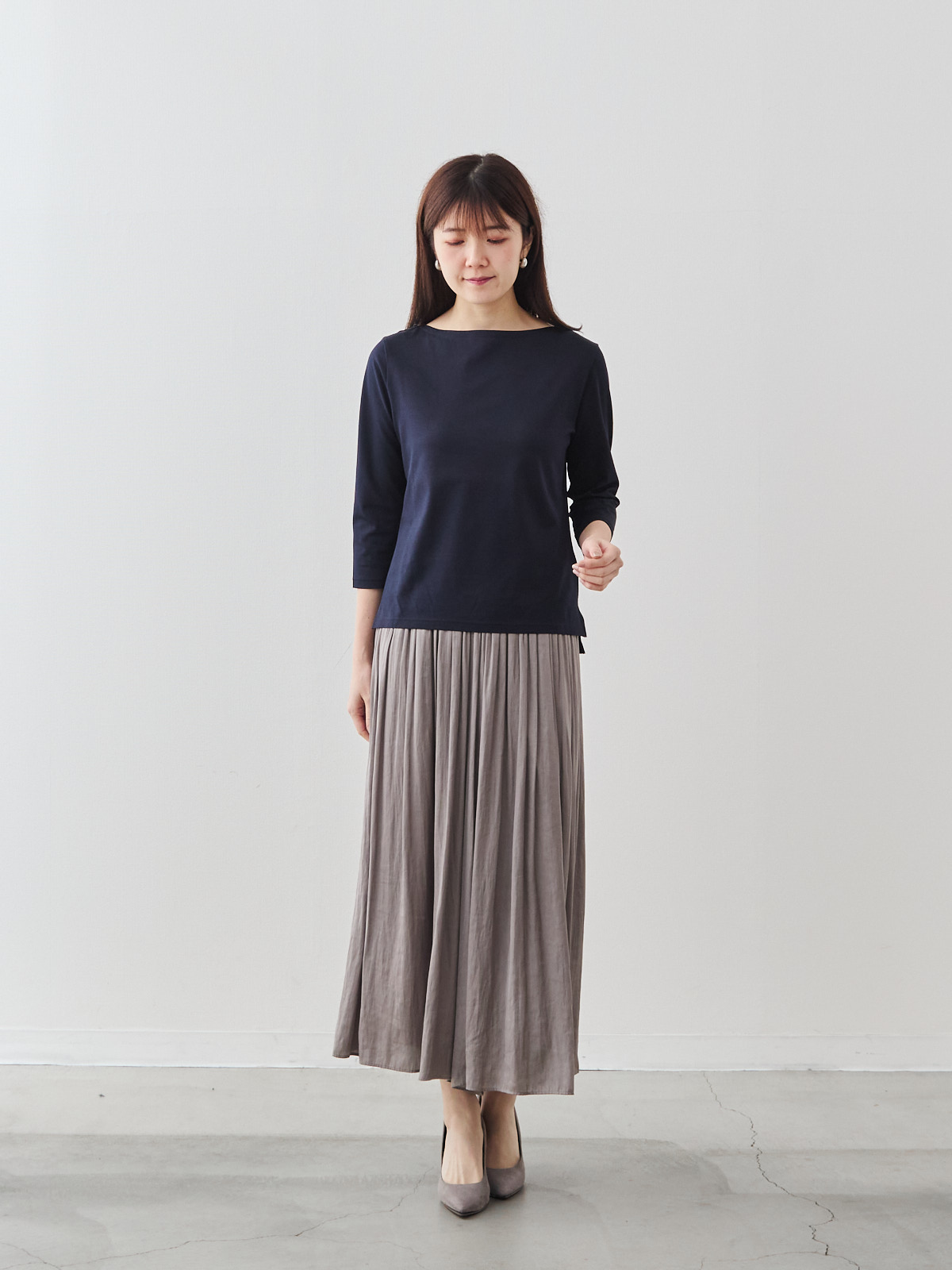 ヴィンテージサテンのフレアパンツ/モカベージュ モデル 171cm サイズ フリー