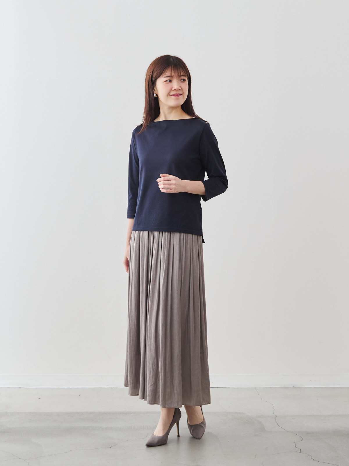 ヴィンテージサテンのフレアパンツ/モカベージュ モデル 171cm サイズ フリー