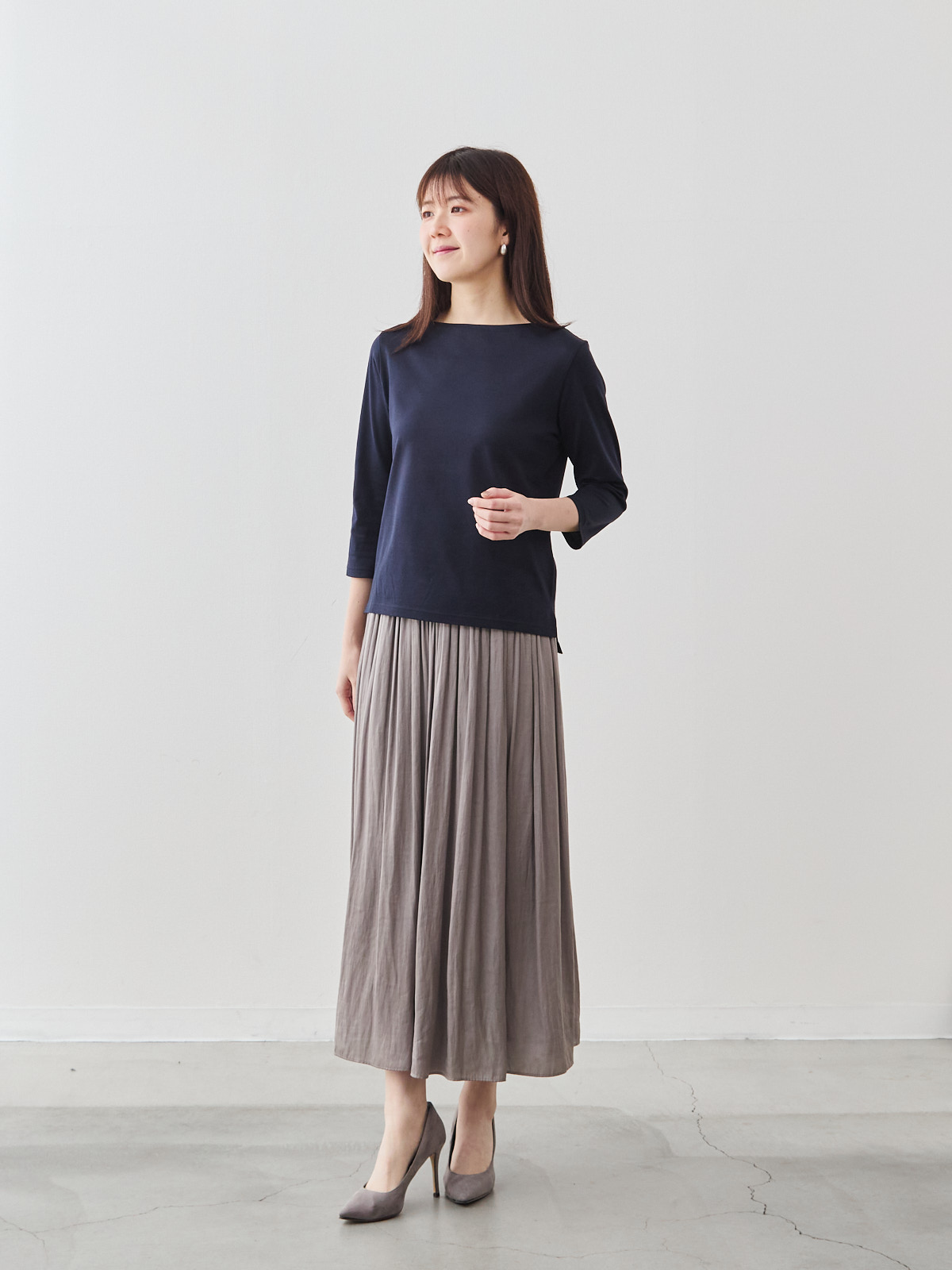 ヴィンテージサテンのフレアパンツ/モカベージュ モデル 171cm サイズ フリー