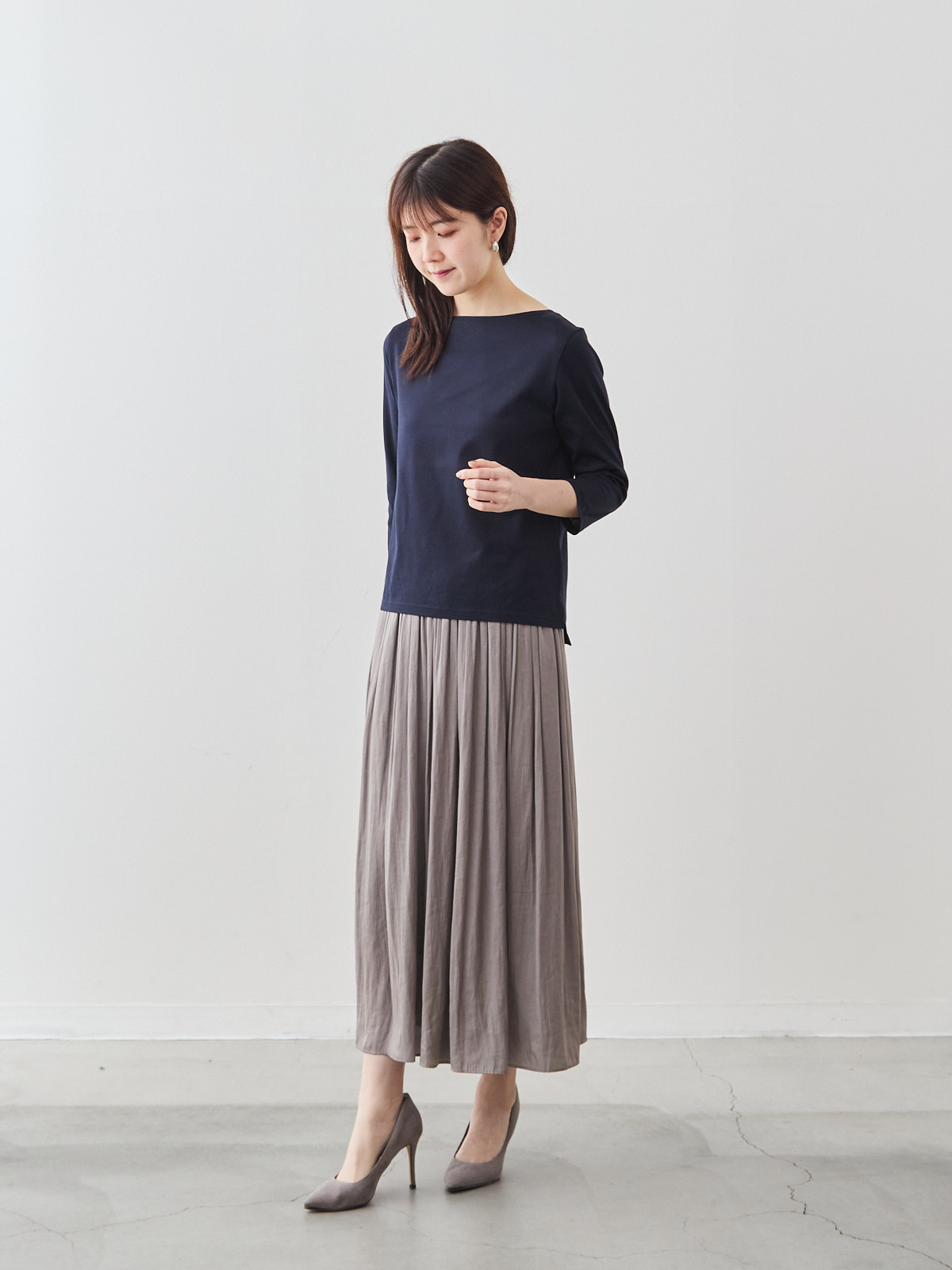 ヴィンテージサテンのフレアパンツ/モカベージュ モデル 171cm サイズ フリー