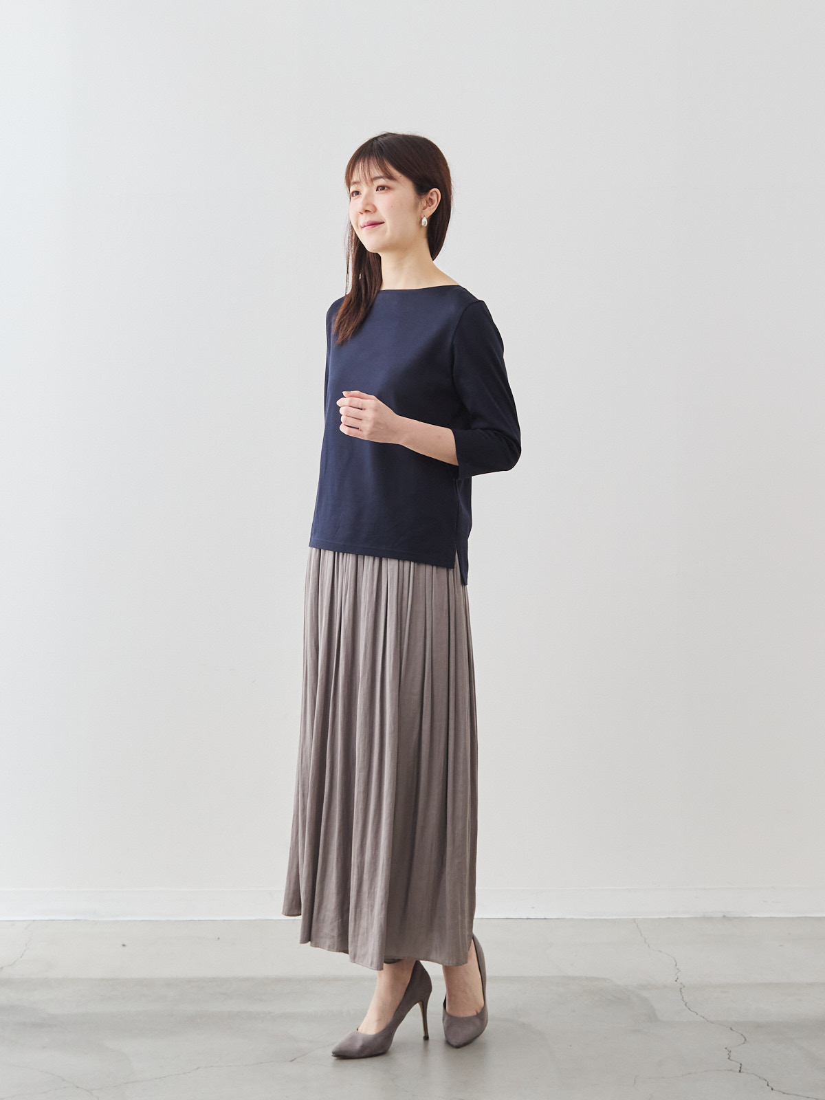 ヴィンテージサテンのフレアパンツ/モカベージュ モデル 171cm サイズ フリー