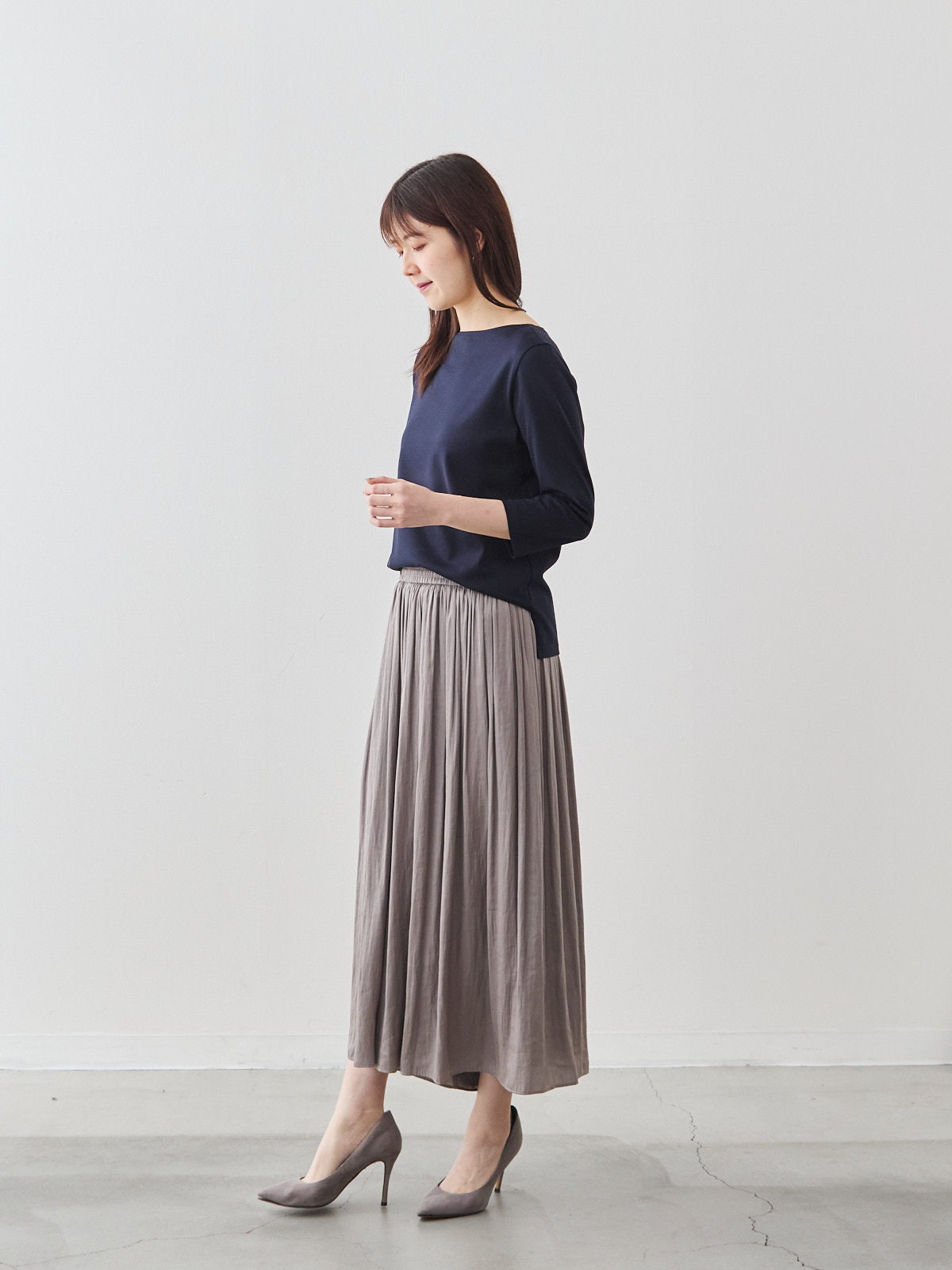 ヴィンテージサテンのフレアパンツ/モカベージュ モデル 171cm サイズ フリー