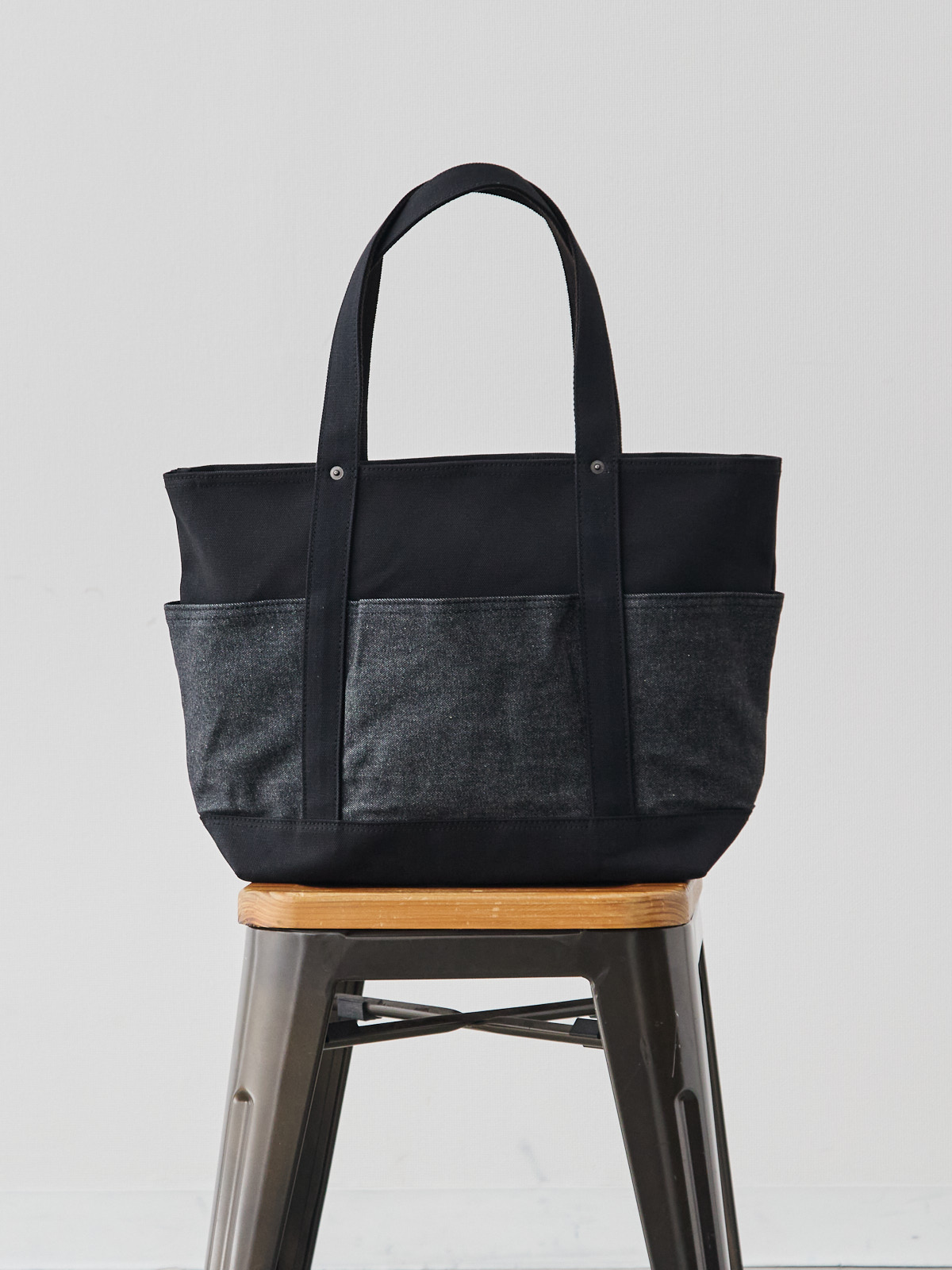 帆布×デニムの6ポケット2wayトート/ブラック×ブラック