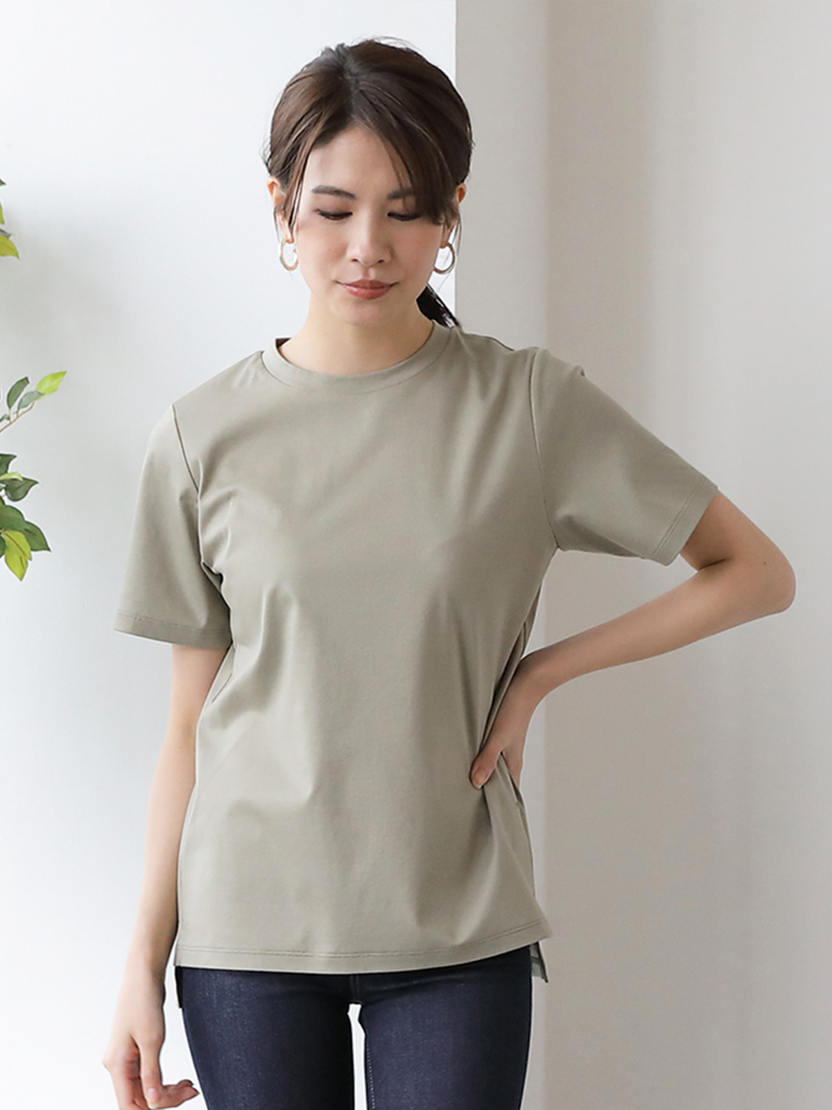ベーシックTシャツ(シルクプロテイン加工)/カーキ モデル 160cm サイズ 36