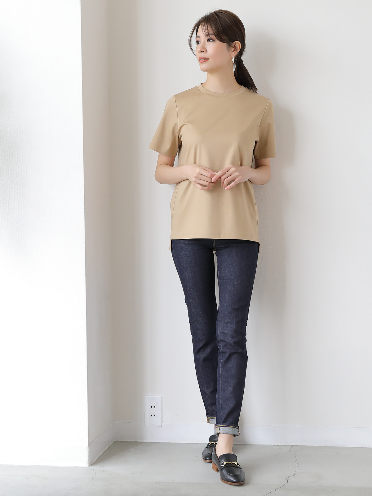 ベーシックTシャツ(シルクプロテイン加工)/ベージュ モデル 160cm サイズ 36