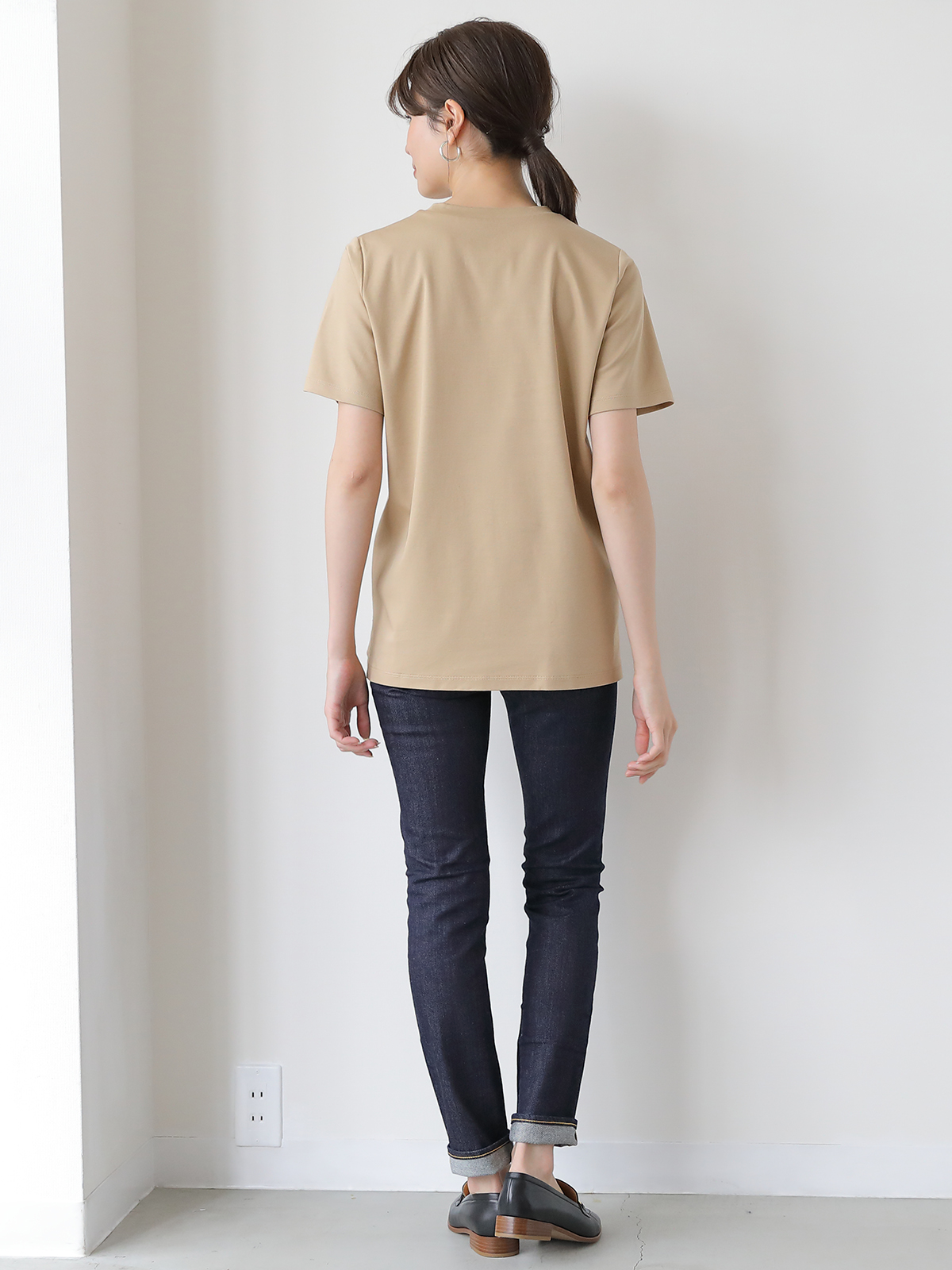 ベーシックTシャツ(シルクプロテイン加工)/ベージュ モデル 160cm サイズ 36