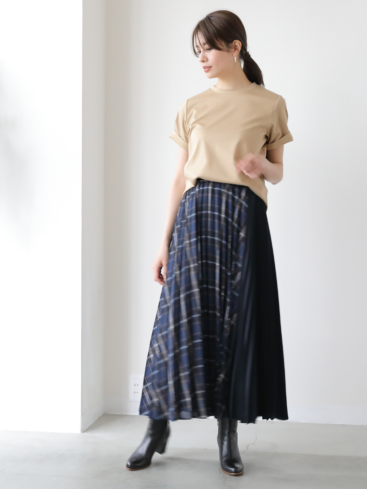 ベーシックTシャツ(シルクプロテイン加工)/ベージュ モデル 160cm サイズ 36