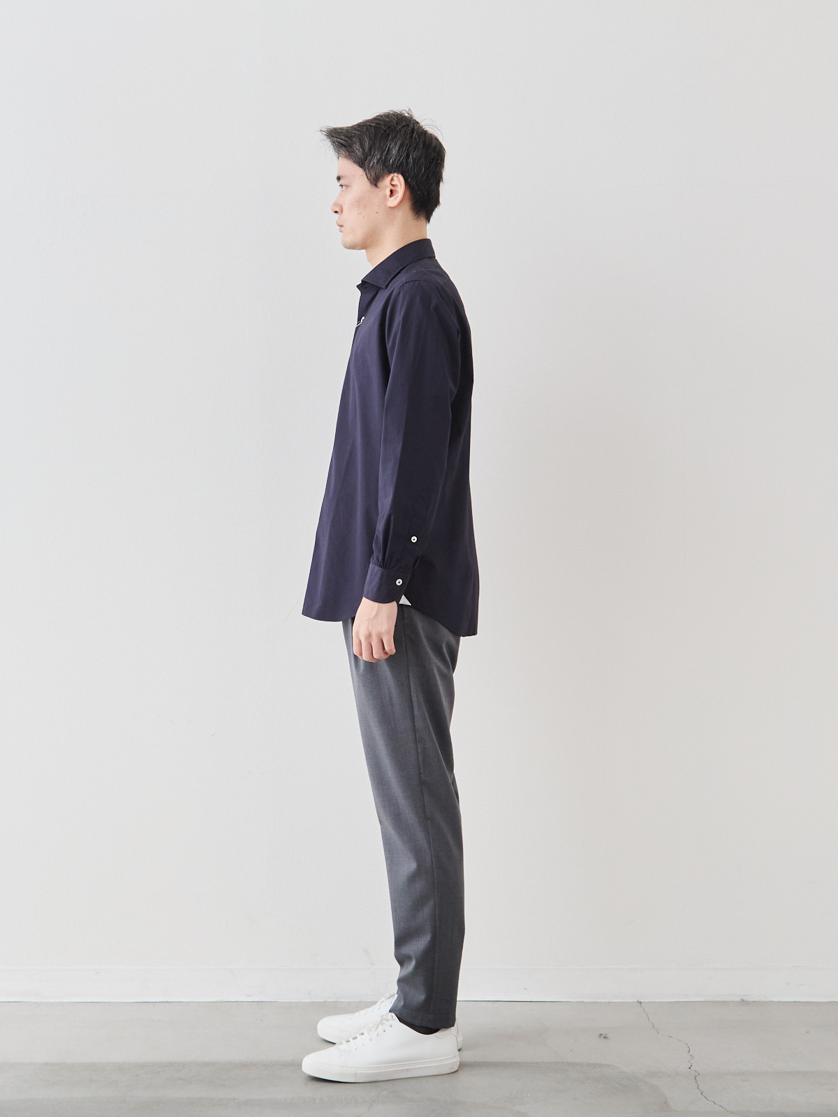 洗いざらしを楽しむ超極細コットンシャツ/ネイビー モデル 181cm 71kg サイズ LL