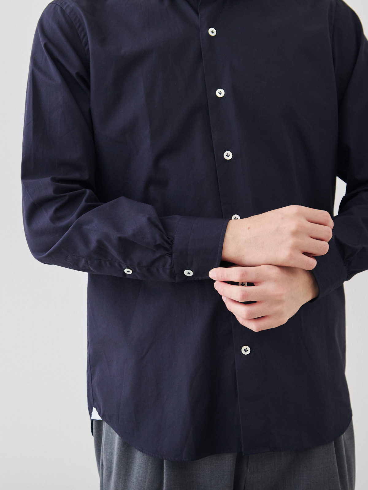 洗いざらしを楽しむ超極細コットンシャツ/ネイビー