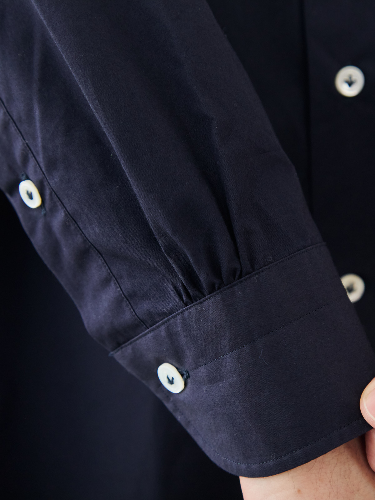 洗いざらしを楽しむ超極細コットンシャツ/ネイビー