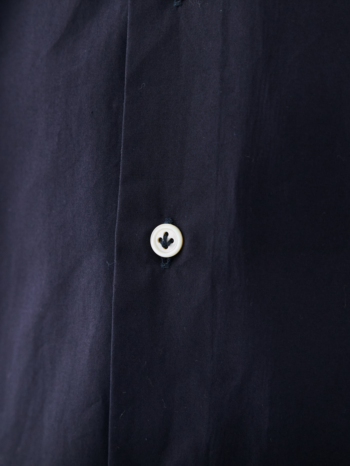 洗いざらしを楽しむ超極細コットンシャツ/ネイビー