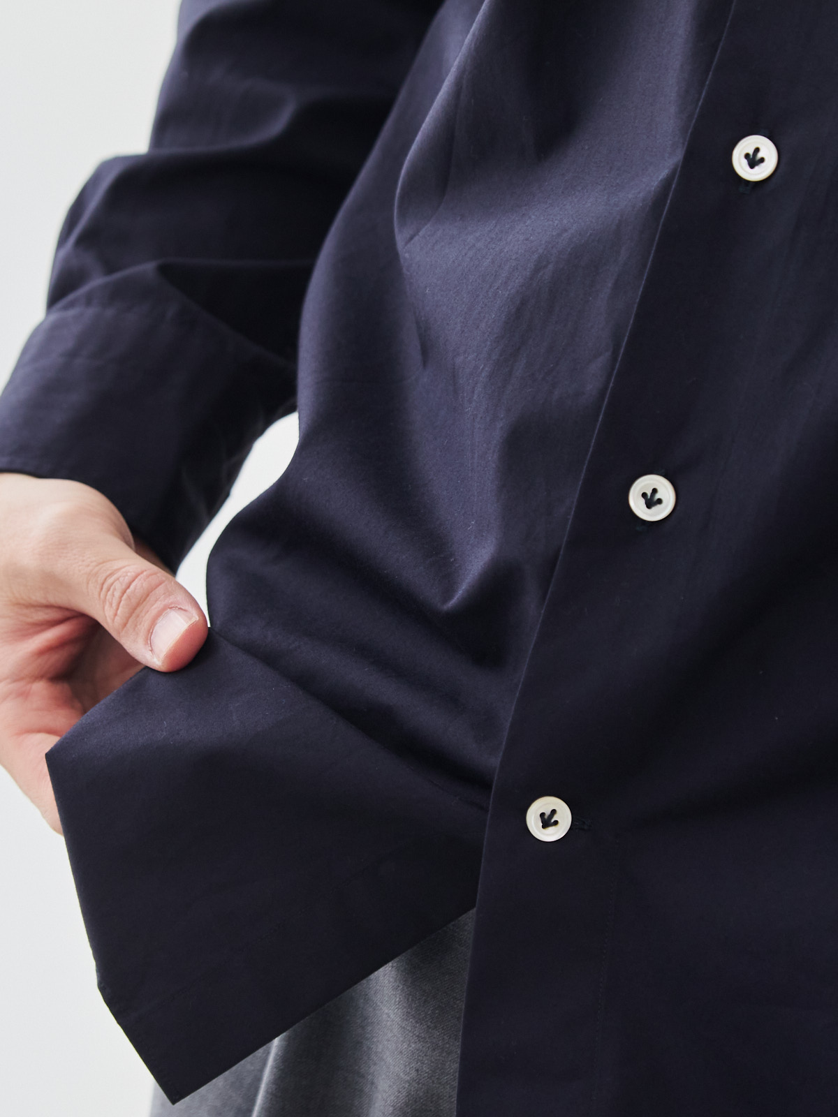 洗いざらしを楽しむ超極細コットンシャツ/ネイビー