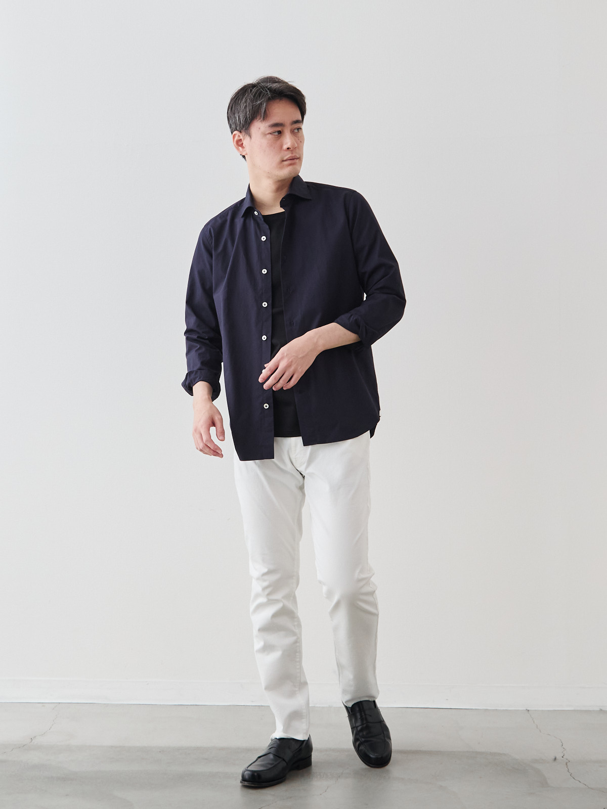 洗いざらしを楽しむ超極細コットンシャツ/ネイビー モデル 181cm 71kg サイズ L