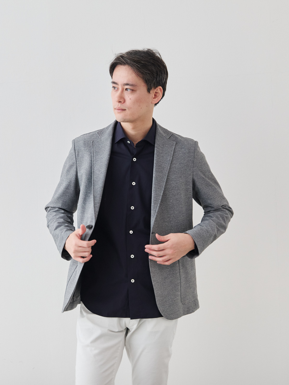 洗いざらしを楽しむ超極細コットンシャツ/ネイビー モデル 181cm 71kg サイズ L