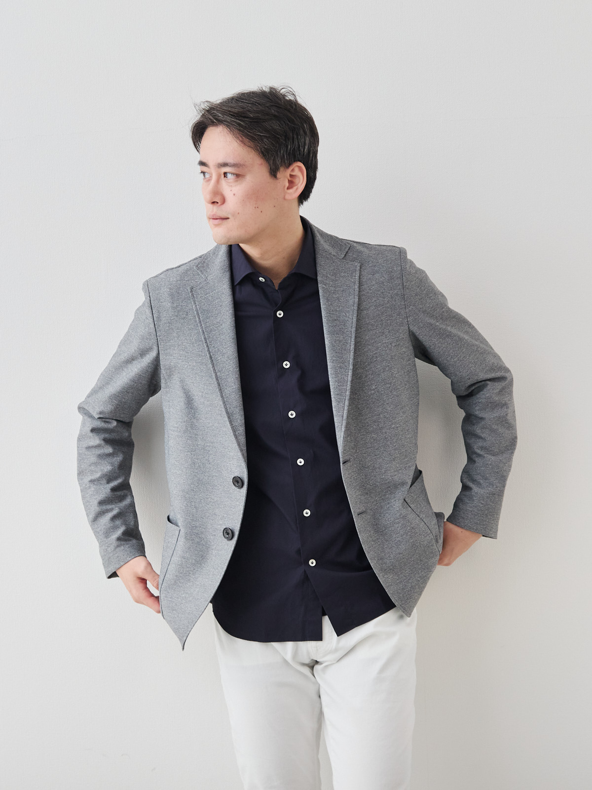 洗いざらしを楽しむ超極細コットンシャツ/ネイビー モデル 181cm 71kg サイズ L