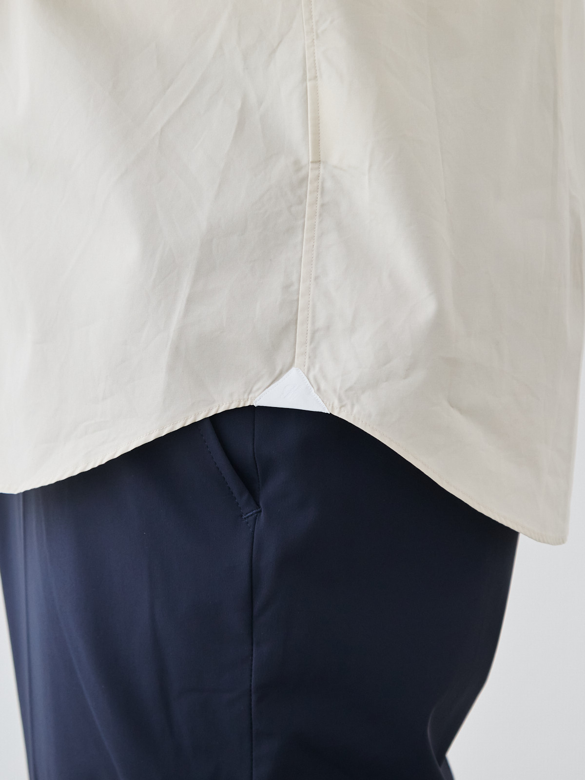 洗いざらしを楽しむ超極細コットンシャツ/ベージュ