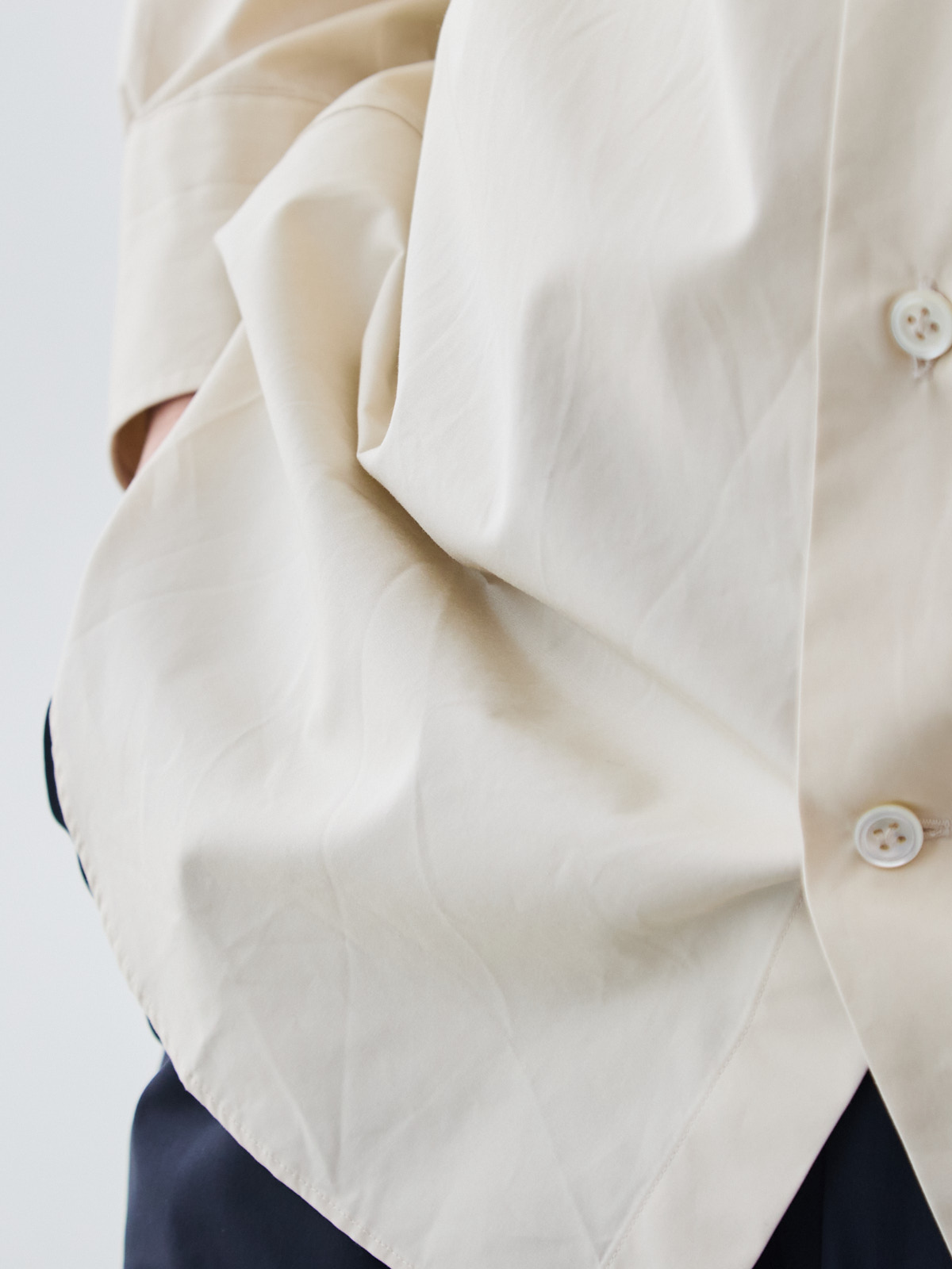 洗いざらしを楽しむ超極細コットンシャツ/ベージュ