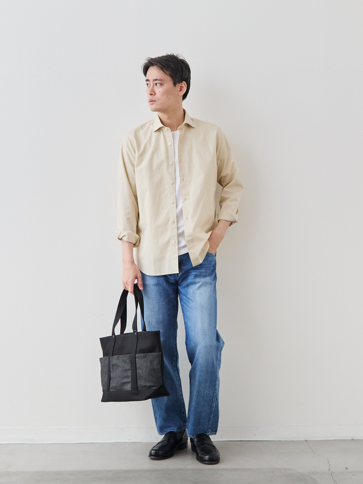 洗いざらしを楽しむ超極細コットンシャツ/ベージュ モデル 181cm 71kg サイズ L