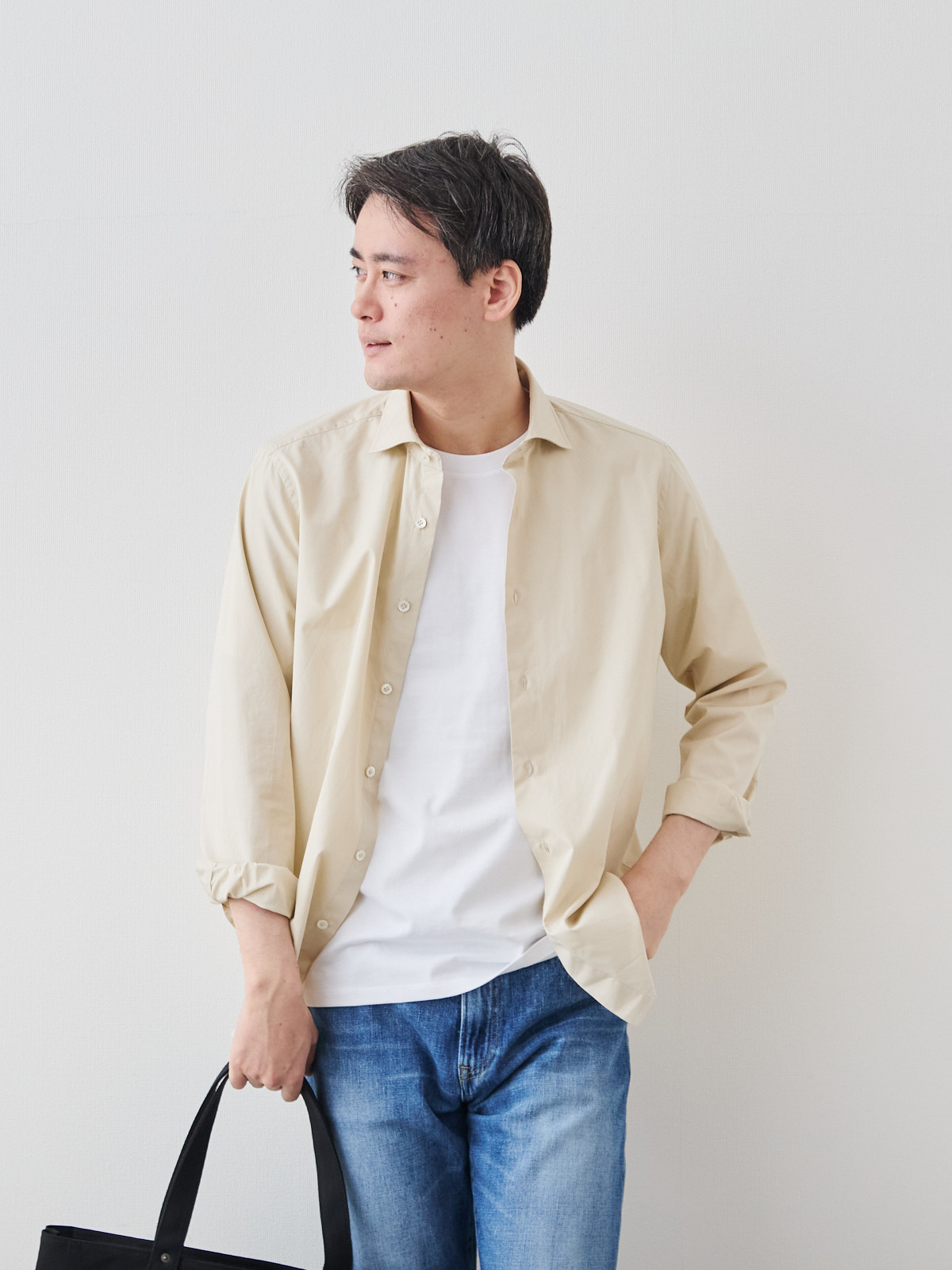 洗いざらしを楽しむ超極細コットンシャツ/ベージュ モデル 181cm 71kg サイズ L