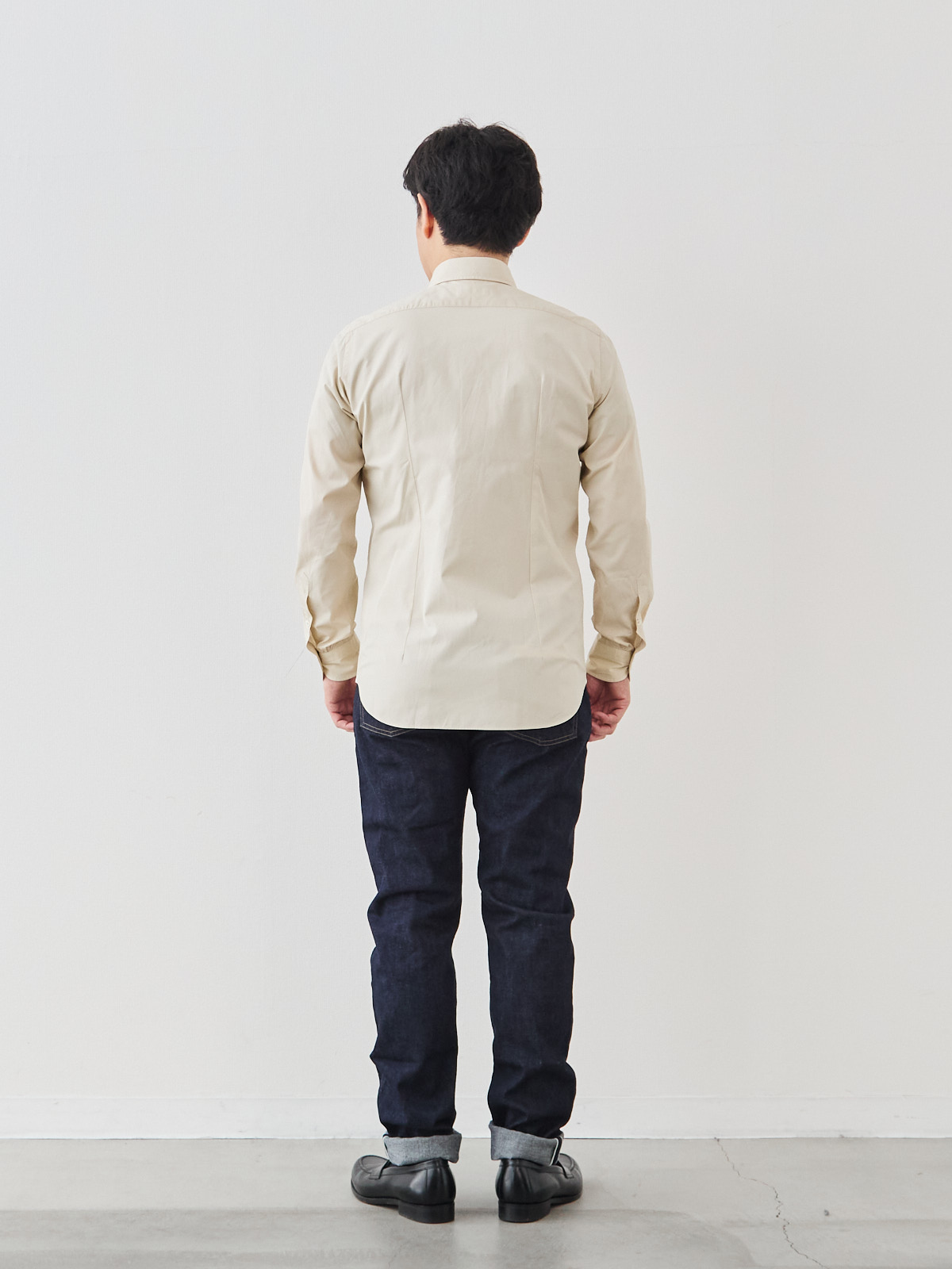 洗いざらしを楽しむ超極細コットンシャツ/ベージュ モデル 171cm 70kg サイズ M