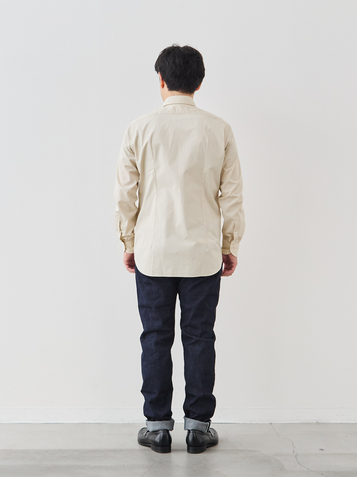 洗いざらしを楽しむ超極細コットンシャツ/ベージュ モデル 171cm 70kg サイズ L