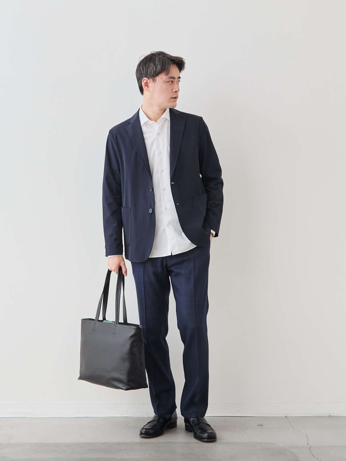 洗いざらしを楽しむ超極細コットンシャツ/ホワイト モデル 181cm 71kg サイズ L