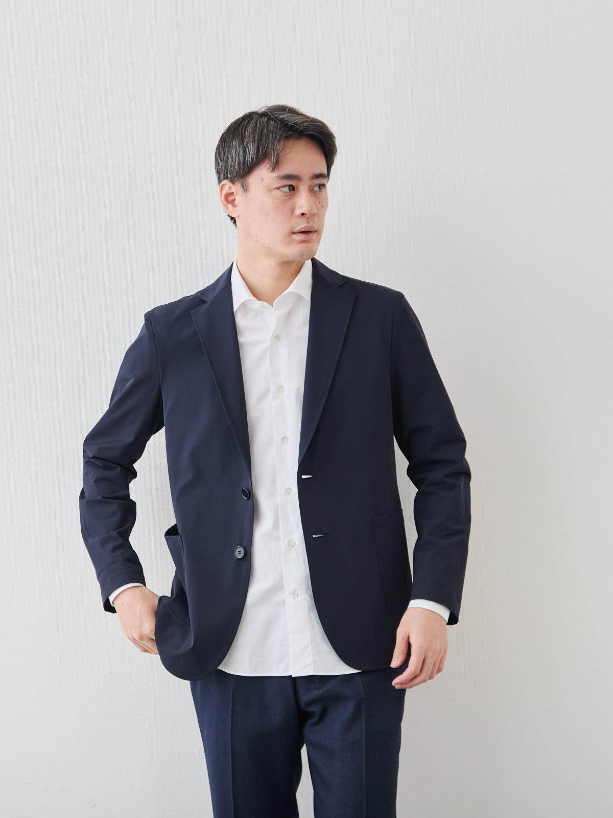 洗いざらしを楽しむ超極細コットンシャツ/ホワイト モデル 181cm 71kg サイズ L