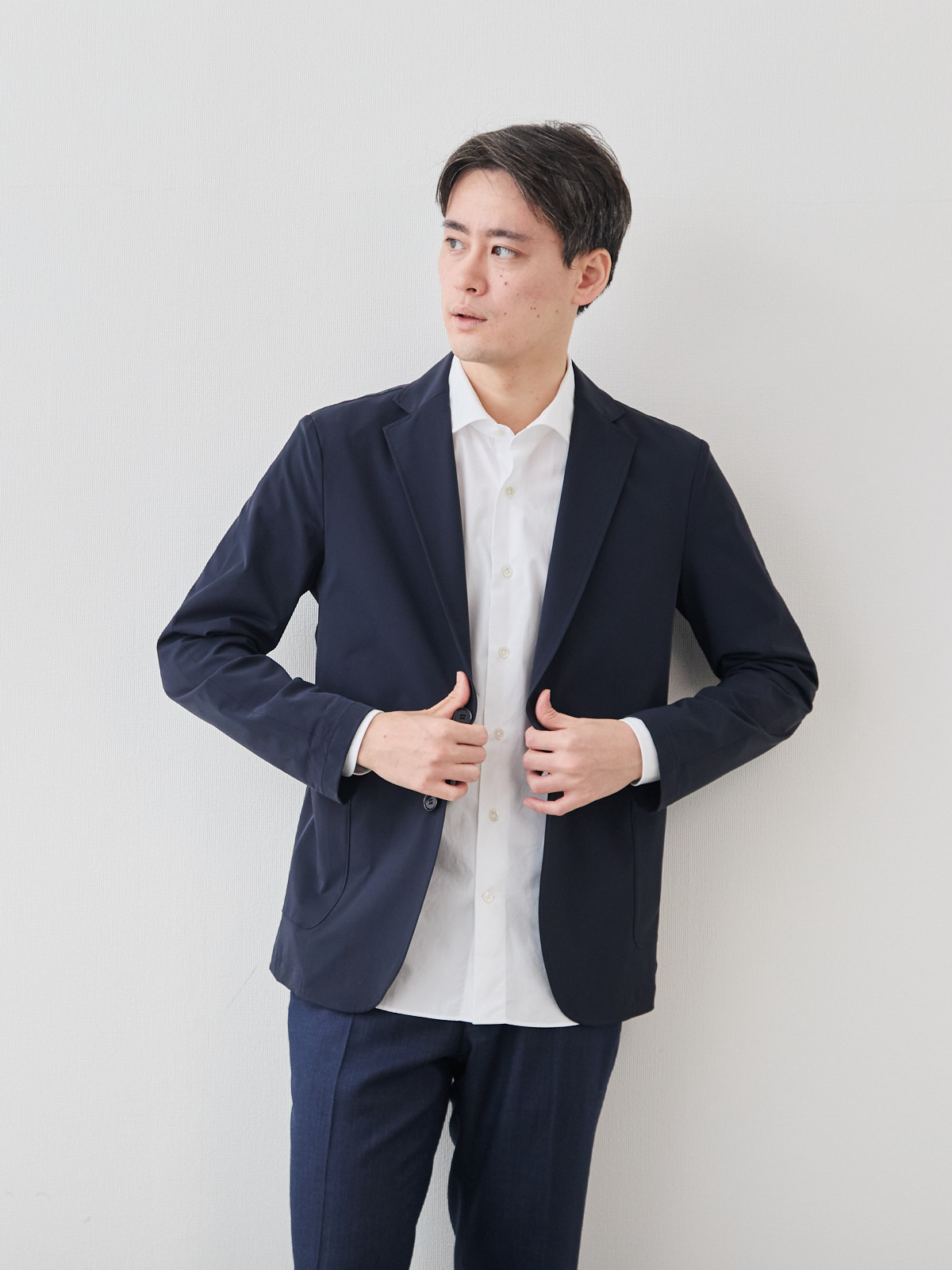 洗いざらしを楽しむ超極細コットンシャツ/ホワイト モデル 181cm 71kg サイズ L