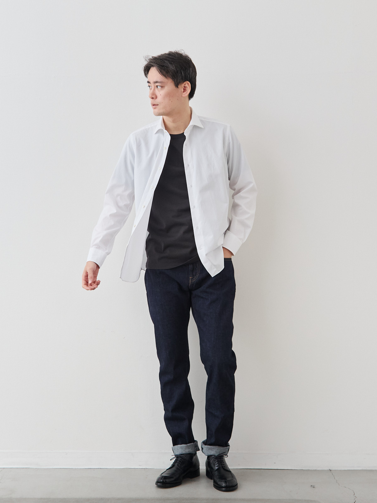 洗いざらしを楽しむ超極細コットンシャツ/ホワイト モデル 181cm 71kg サイズ L