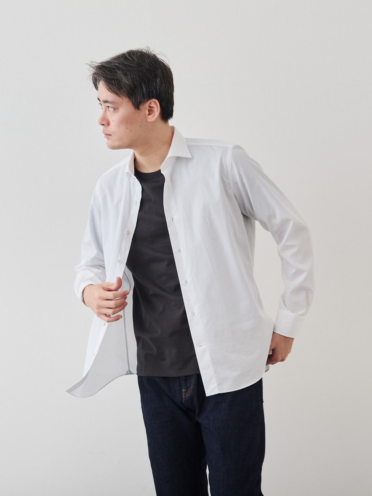 洗いざらしを楽しむ超極細コットンシャツ/ホワイト モデル 181cm 71kg サイズ L