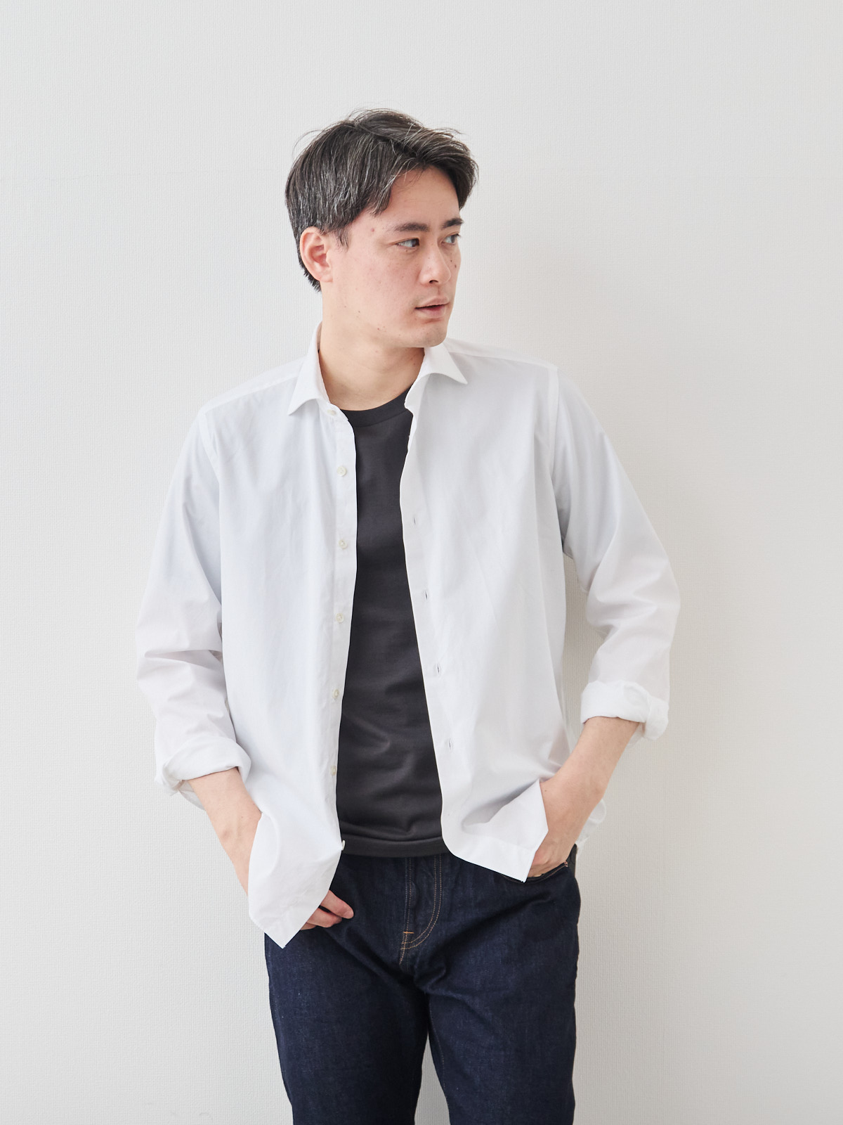 洗いざらしを楽しむ超極細コットンシャツ/ホワイト モデル 181cm 71kg サイズ L