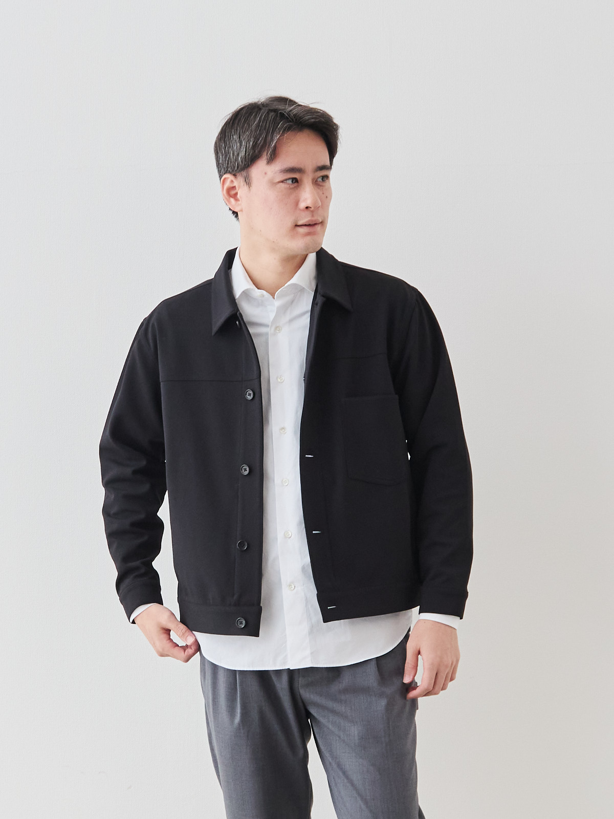 洗いざらしを楽しむ超極細コットンシャツ/ホワイト モデル 181cm 71kg サイズ L