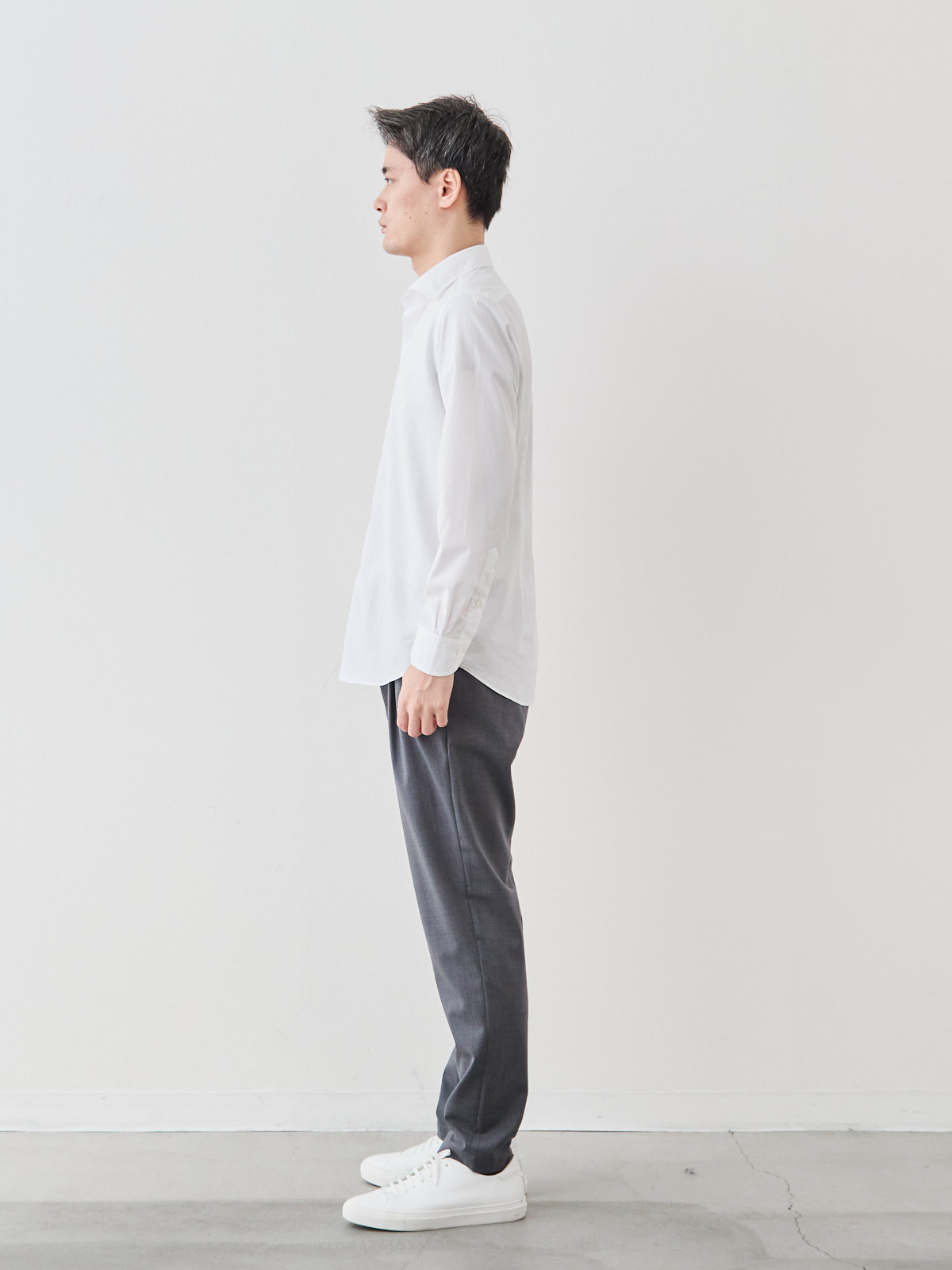 洗いざらしを楽しむ超極細コットンシャツ/ホワイト モデル 181cm 71kg サイズ L